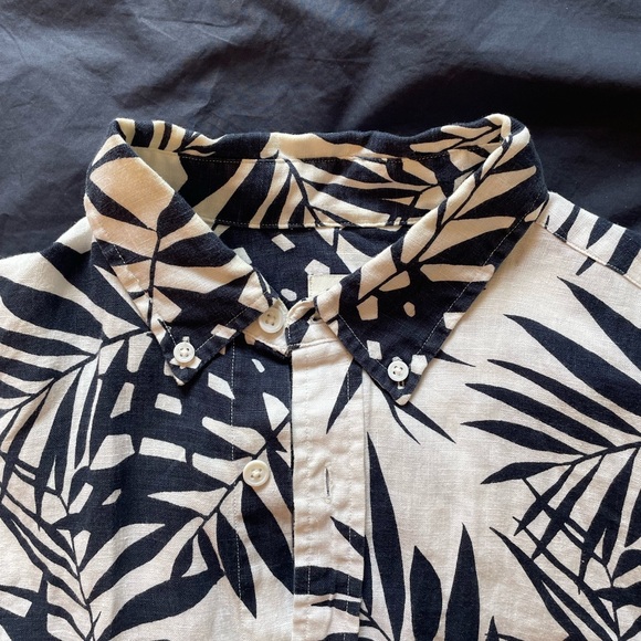 100% Linen Club Monaco Button Up (Blue/White size men’s XS) - Picture 2 of 6